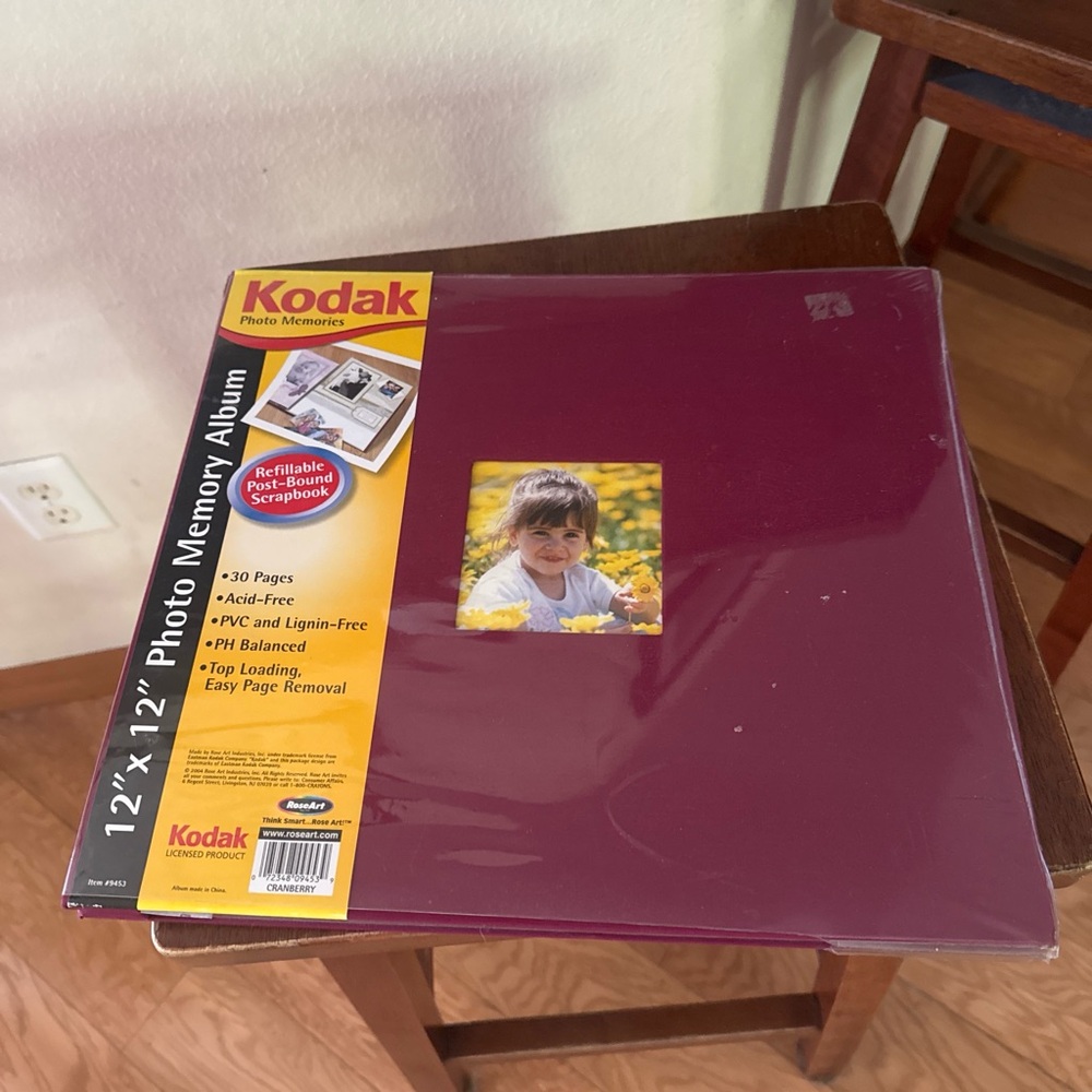 Sealed Kodak RoseArt 12x12 Photo/Memory Album 30 page brand new Maroon